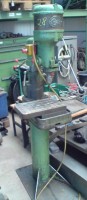 Tischbohrmaschine auf Ständer 10
