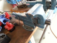 Werkbank mit Schraubstock 140 gebraucht kaufen Werkbank mit Schraubstock 140